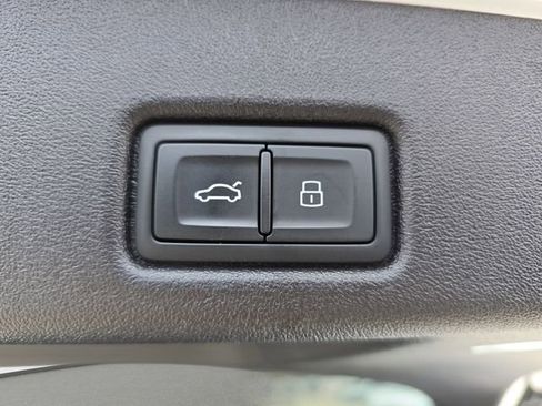 Used 2025 Audi Q5 2.0T Premium w/ Convenience Package image 16