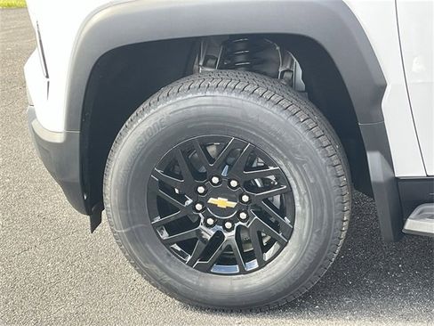 New 2025 Chevrolet Silverado EV LT image 33