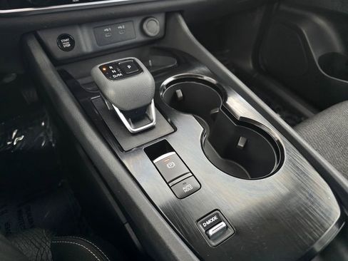 Used 2025 Nissan Rogue SV FWD image 16