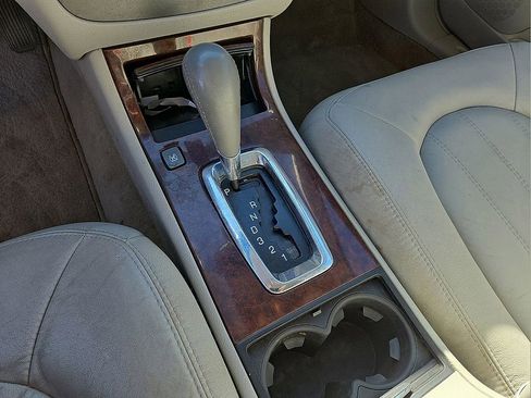 Used 2011 Buick Lucerne CXL image 28