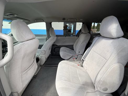Used 2016 Toyota Sienna LE image 12