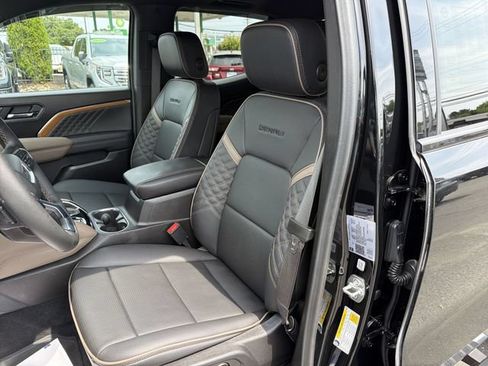 Used 2025 GMC Canyon Denali AWD/4WD image 19