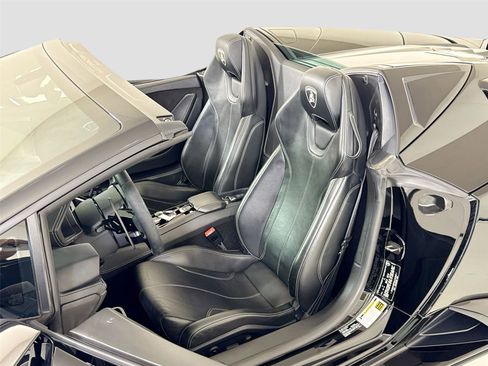 Used 2020 Lamborghini Huracan EVO image 12