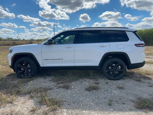 New 2025 Jeep Grand Cherokee L Limited w/ Black Appearance Package AWD/4WD image 2