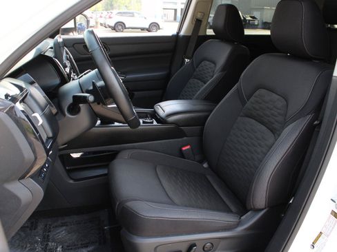 Used 2025 Nissan Pathfinder SV AWD/4WD image 17
