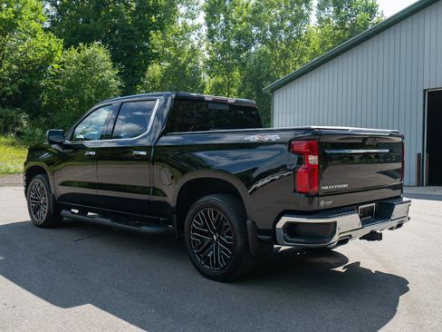 Used 2019 Chevrolet Silverado 1500 LTZ w/ LTZ Plus Package AWD/4WD image 5