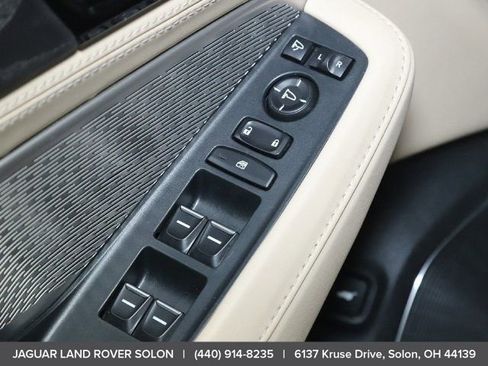 Used 2023 Acura MDX SH-AWD w/ Advance Package image 17