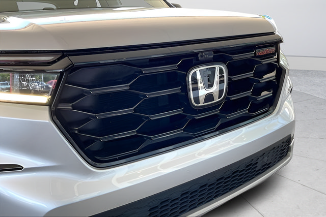 Used 2025 Honda Pilot TrailSport image 30