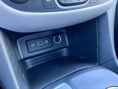 Used 2019 Chevrolet Equinox LS w/ LS Convenience Package FWD image 32