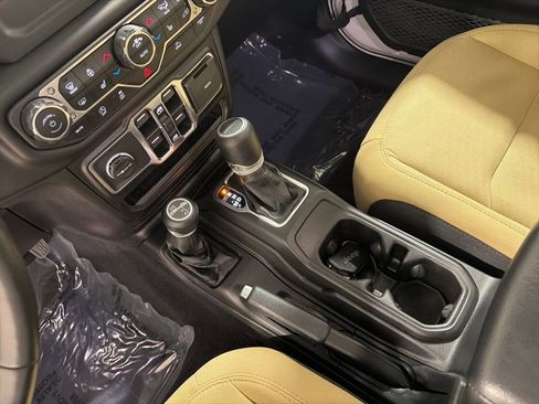 Used 2021 Jeep Gladiator Sport AWD/4WD image 16