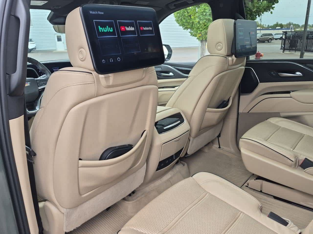 Used 2024 Cadillac Escalade Premium Luxury w/ LPO, Floor Liner Package AWD/4WD image 18