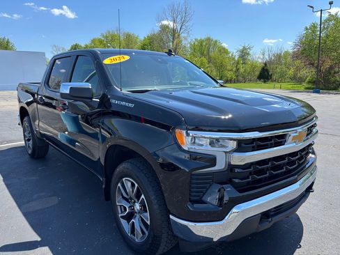 Used 2024 Chevrolet Silverado 1500 LT AWD/4WD image 2
