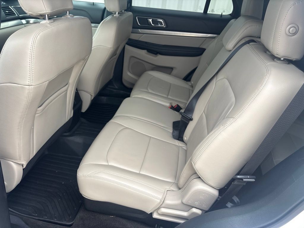 Used 2018 Ford Explorer XLT w/ Equipment Group 202A FWD image 25
