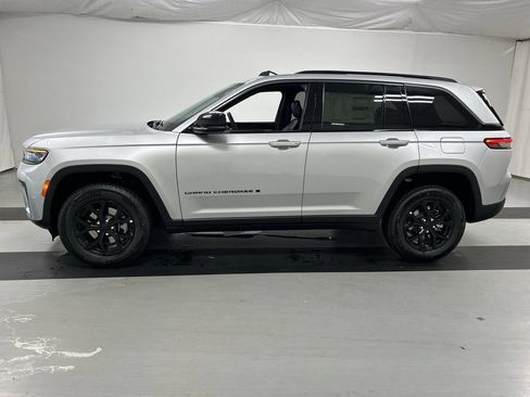 New 2026 Jeep Grand Cherokee Altitude AWD/4WD image 5