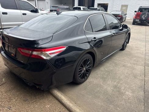 Used 2020 Toyota Camry SE FWD image 11