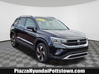 Used 2023 Volkswagen Taos SE w/ Panoramic Sunroof Package