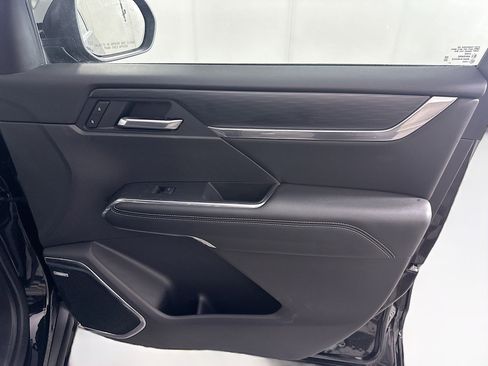 Used 2025 GMC Acadia Elevation image 31