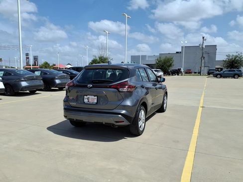 Used 2024 Nissan Kicks S FWD image 5