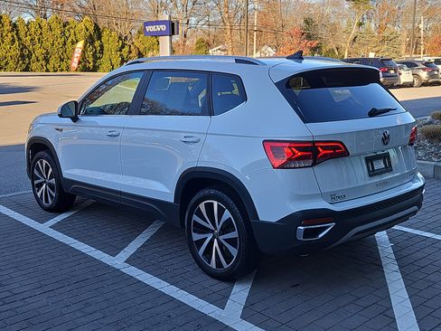 Certified 2023 Volkswagen Taos SE w/ Panoramic Sunroof Package image 25