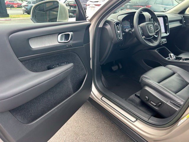 Used 2023 Volvo XC40 B5 Plus w/ Driver Assist Package AWD/4WD image 26