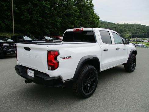 Used 2024 Chevrolet Colorado Trail Boss w/ Technology Package AWD/4WD image 5