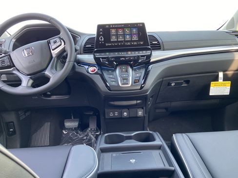 New 2026 Honda Odyssey Touring image 17