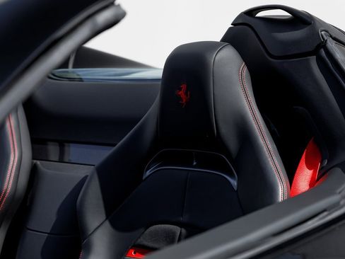 Used 2022 Ferrari SF90 Spider image 11