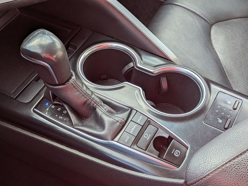 Used 2018 Toyota Camry XSE image 27