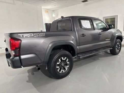 Used 2019 Toyota Tacoma TRD Off-Road w/ Technology Package AWD/4WD image 12