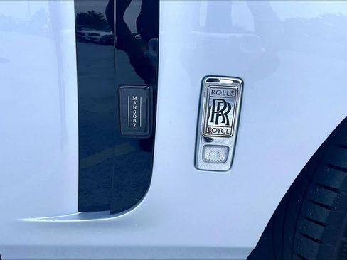 Used 2024 Rolls-Royce Phantom Sedan RWD image 36