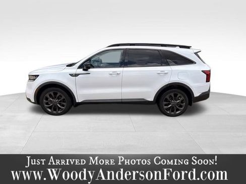 Used 2022 Kia Sorento SX Prestige w/ Rust Color Package AWD/4WD image 3