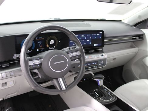 Used 2025 Hyundai Kona SEL FWD image 7