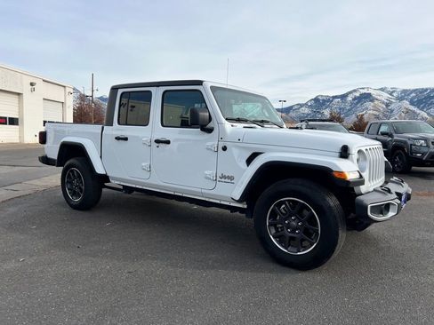 Used 2023 Jeep Gladiator Overland image 3