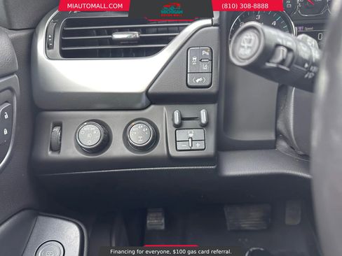 Used 2015 Chevrolet Suburban LT image 14