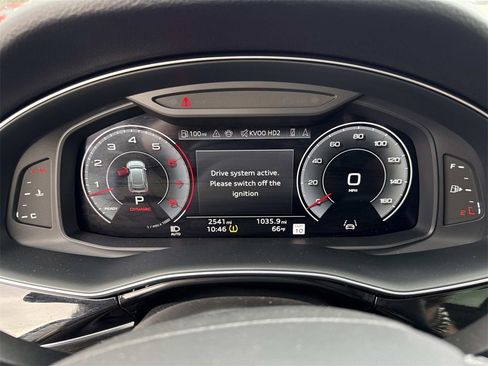 Used 2025 Audi Q8 Premium image 13