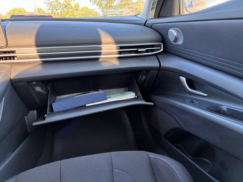 Used 2023 Hyundai Elantra SEL FWD image 38