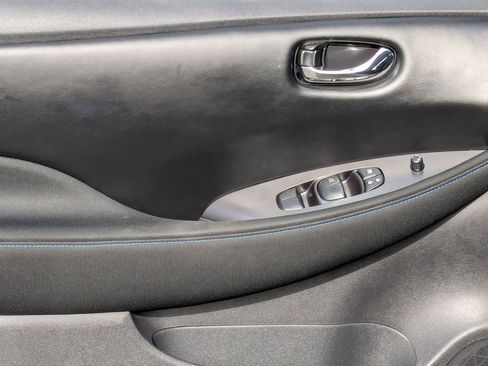 Used 2024 Nissan Leaf S image 11