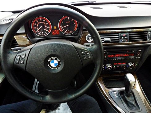 Used 2010 BMW 328i xDrive Sedan AWD/4WD image 16