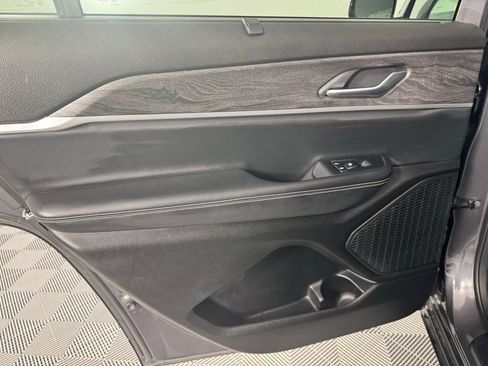 Used 2023 Jeep Grand Cherokee L Limited w/ Luxury Tech Group II image 24