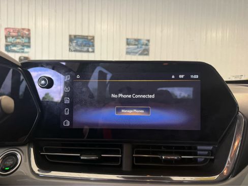 Used 2025 Chevrolet Trax LT FWD image 10