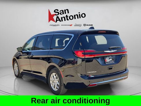 Used 2024 Chrysler Pacifica Touring-L image 6