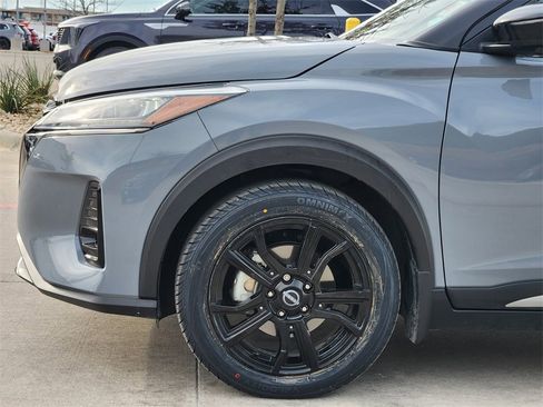 Used 2024 Nissan Kicks SR image 7