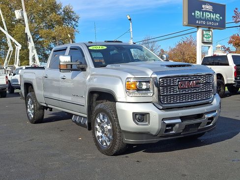 Used 2018 GMC Sierra 2500 Denali w/ Duramax Plus Package image 2