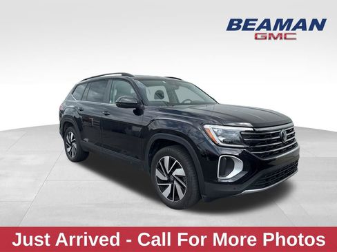 Used 2025 Volkswagen Atlas SE image 1