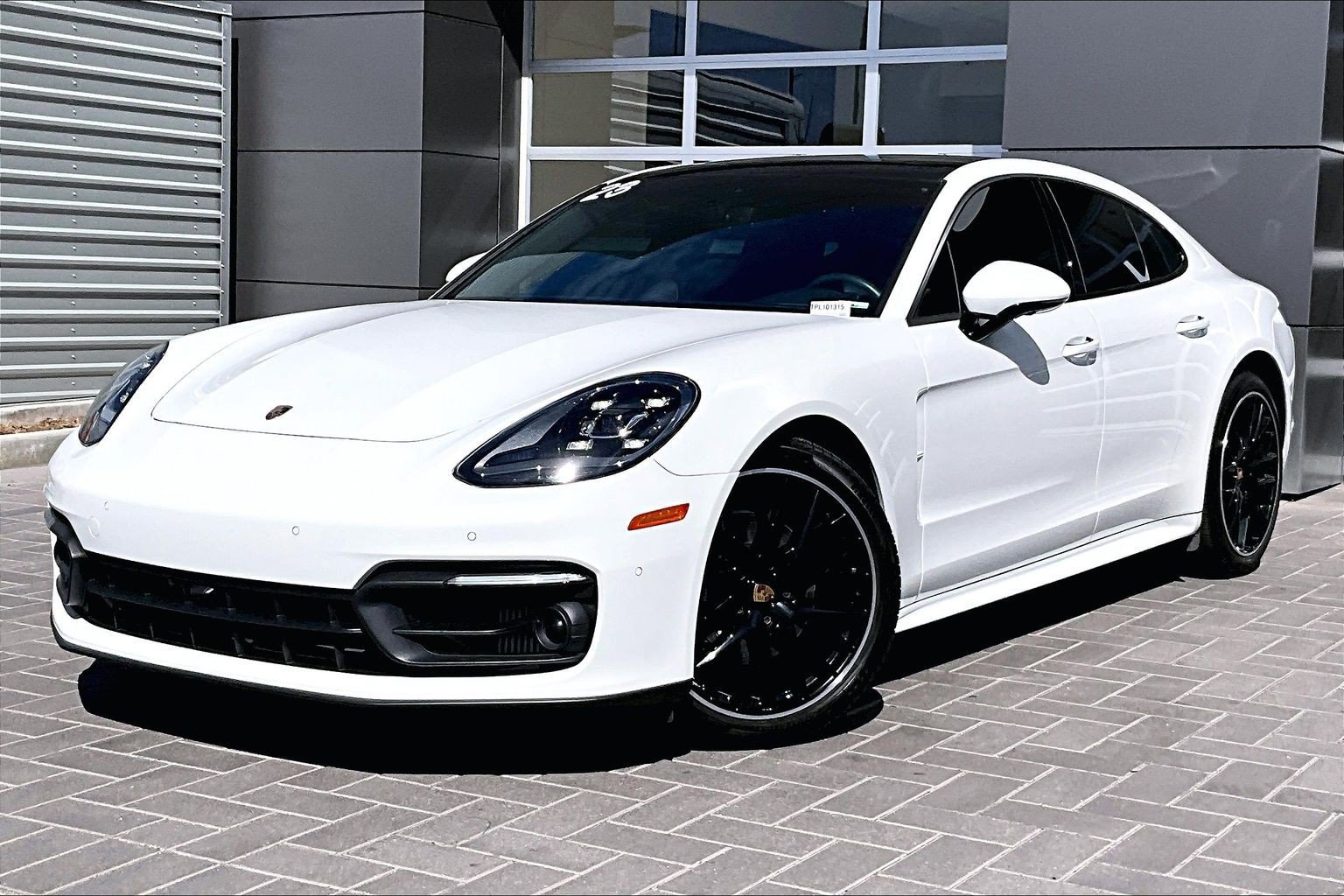 Used 2023 Porsche Panamera image 1