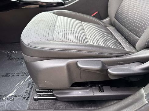 Used 2025 Chevrolet Trax LT w/ LT Convenience Package image 18