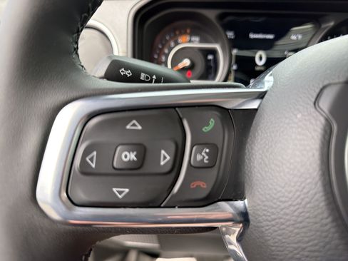 Used 2026 Jeep Wrangler Unlimited Sahara AWD/4WD image 19