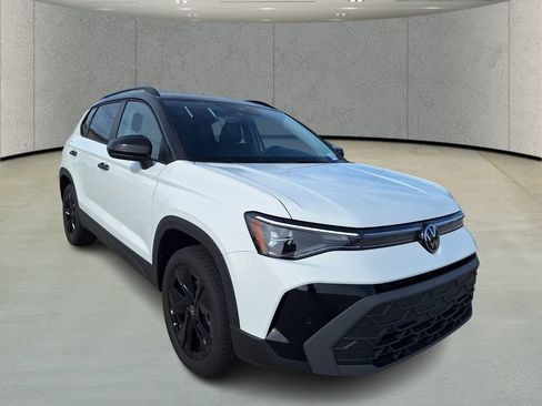 New 2026 Volkswagen Taos SE FWD image 7
