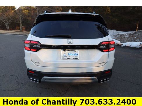 Used 2024 Honda Pilot Elite image 6