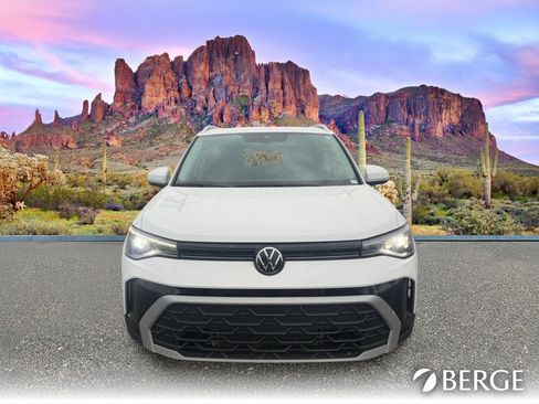 Used 2025 Volkswagen Taos SE FWD image 10